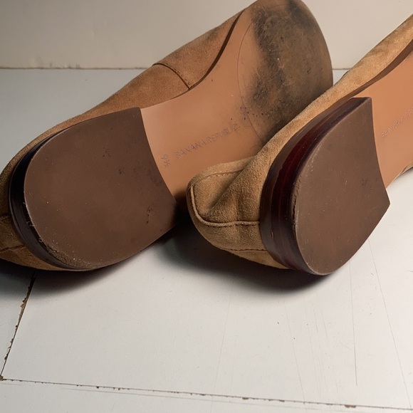 Banana Republic beige suede size 9 ½. Decorative stitching on top. - Picture 5 of 6